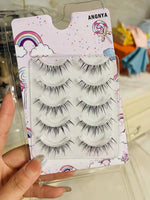 ANGNYA The whole cluster of False eyelashes is a natural imitation of female one-piece eyelashes. The whole transparent fine stem eyelashes