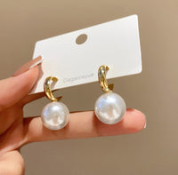 Dagaisixyue  Retro Big Pearl Earrings Femininity Personality C-shaped Metal Earrings Trendy Fashion Ear Jewelry