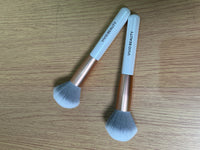 VIVID BEAUTY Flawless Face Brush, Vegan Makeup Tool For Flawlessly Contouring & Defining With Powder, Blush & Bronzer, Made With Cruelty-Free Bristles